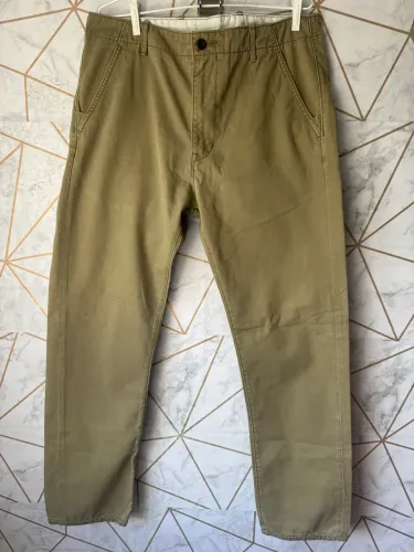 Calça levis chino 44