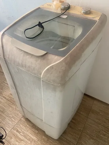 Máquina de lavar roupa (com defeito) lava até o nível 2 apenas