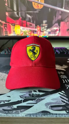 Boné Ferrari Scuderia F1 Original - Patrocínio Santander