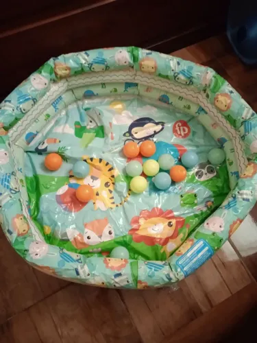 Vende-se piscina de bolinhas Fisher Price