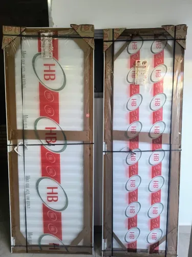 Vendo 3Portas de alumínio na cor branca, sendo duas de 80cm largura e uma 70 cm de largura