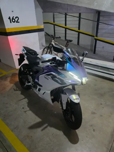 Yamaha R3 connected