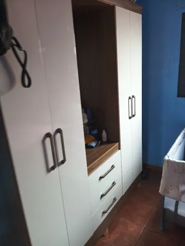 Vendo 1 guarda roupa tem 2 mês de comprado