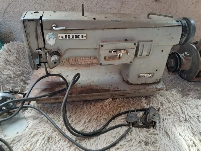 Maquina de bordar funcionando muito bem,só estar sem a mesa