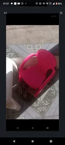 Mesa infantil + uma cadeira rosa 