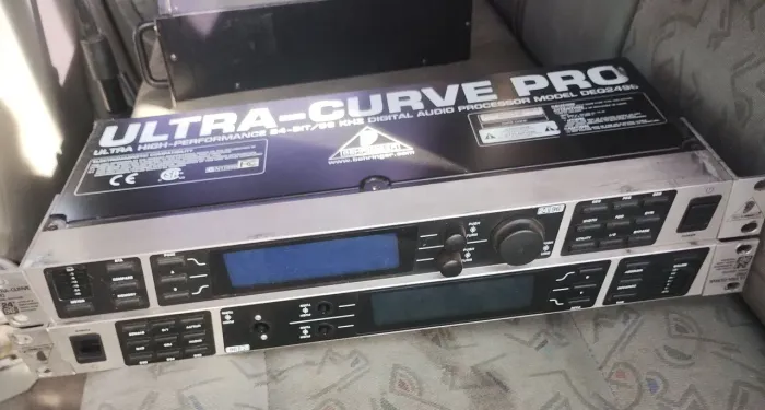 Processador de audio Behringer dcx 2496<br>Rua Antonio Mano 1065