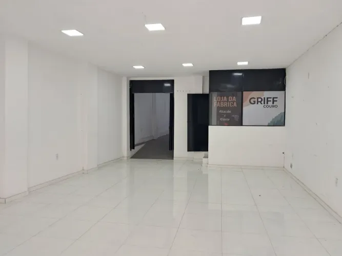 Ponto comercial no centro com amplo galpão