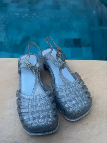 Vende-se em perfeito estado 