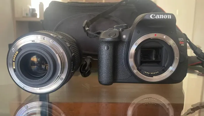 Cânon E-OS REBEL T5i + Lente 18-135 IS + Bolsa Original + Kit completo - NOVA
