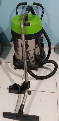 Aspirador de Água e Pó profissional (IPC) 220 vts