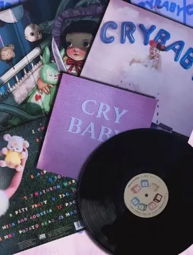 DISCO VINIL LP MELANIE MARTINEZ CRY BABY GATEFOLD + LIVRETO EDIÇÃO RARA