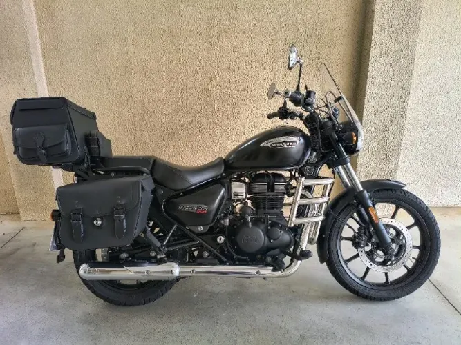 Royal Enfield Meteor Stellar Black 2022/2023
