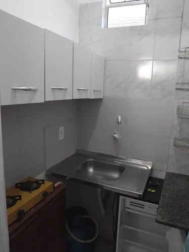 Kitinet mobiliado na Barra com água, luz e wifi inclusos