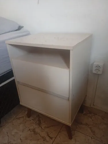 Criado mudo com 2 gavetas 