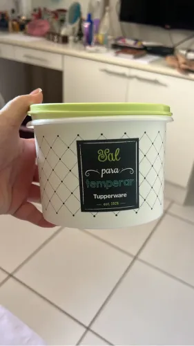 Porta sal tupperware 1,3kg