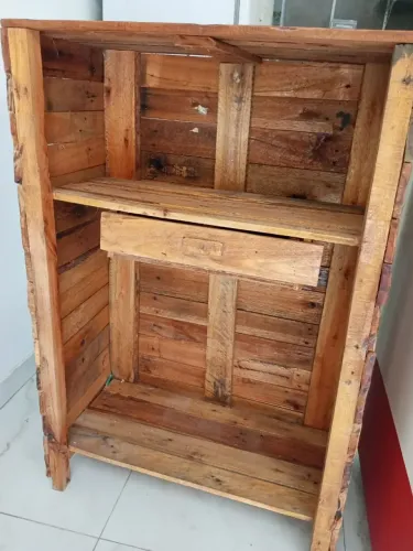 Balcão palete, com gaveta, diversas funcionalidades