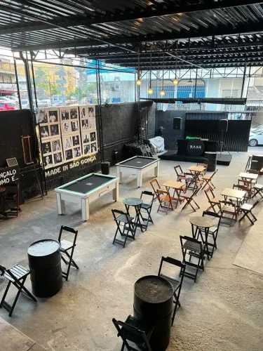 Casa para aluguel possui 290 metros quadrados em Centro - São Gonçalo - Rio de Janeiro
