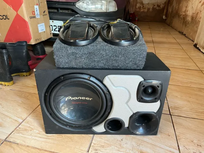 Vendo caixa trio pioner