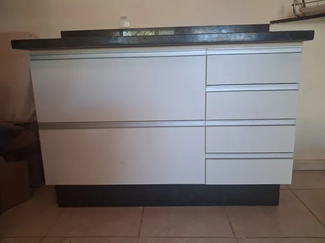Vende se pia com armário semi nova