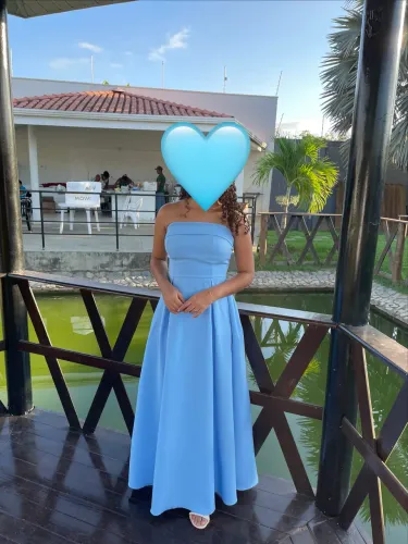 Vestido azul para festas