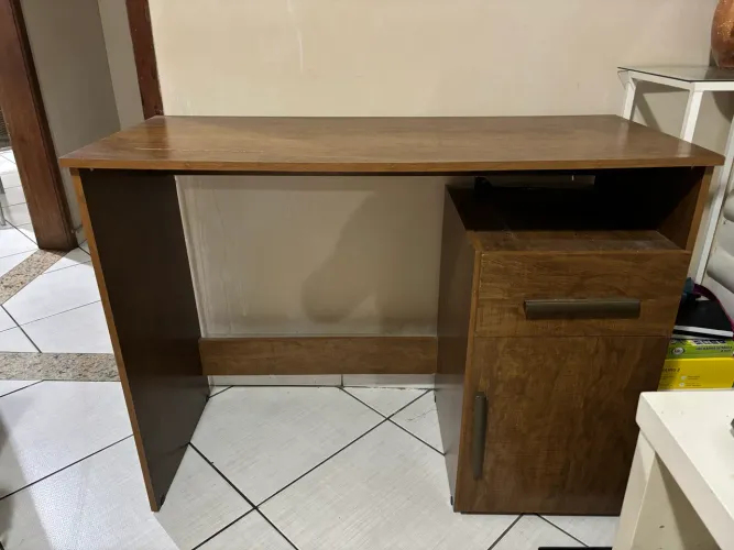 Vende se essa Escrivaninha