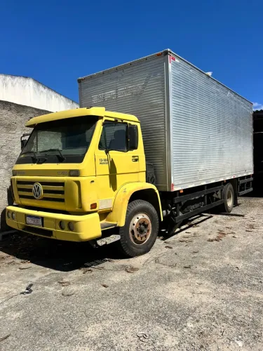 Caminhão baú vw 13-180