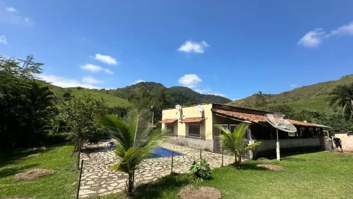 Granja Monte Verde (Angolinha) com 2300m² com piscina e açude para peixe, 35km de Juiz de 