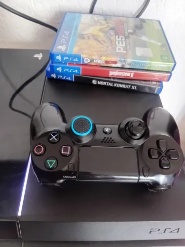 Vendo playstation 4 com 3 jogos 1 controle