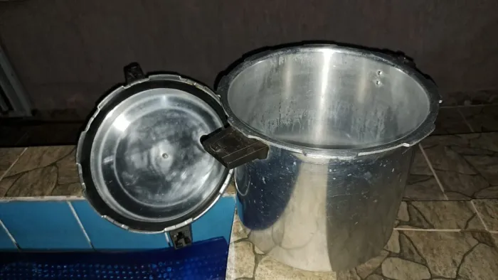 Panela de pressão 30 litros 
