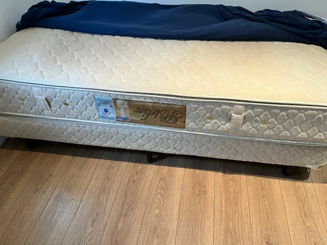 Cama box com colchão 