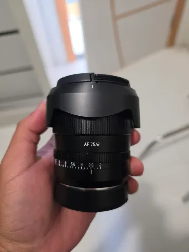 Lente TTartisans 75mm F2 para sony E