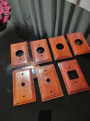 Placas de tomada em madeira