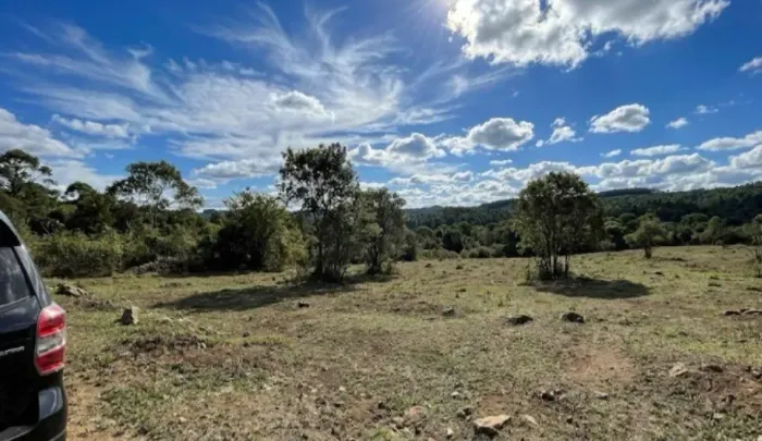 Terrenos com Riacho e Fundo para Área Verde