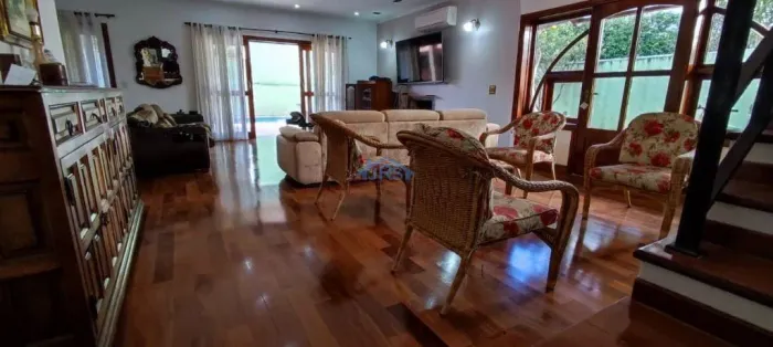 Casa para alugar em Santana de Parnaíba, Alphaville, com 4 suítes, com 330 m², Residencial