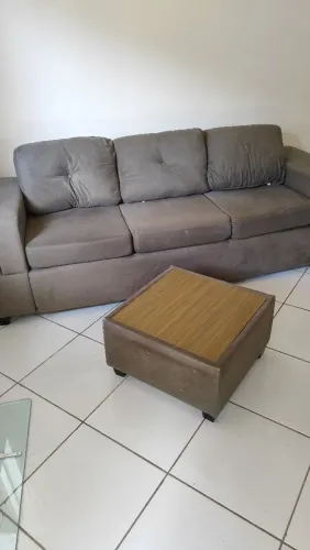 SOFA 3 LUGARES COM MESA DE CENTRO