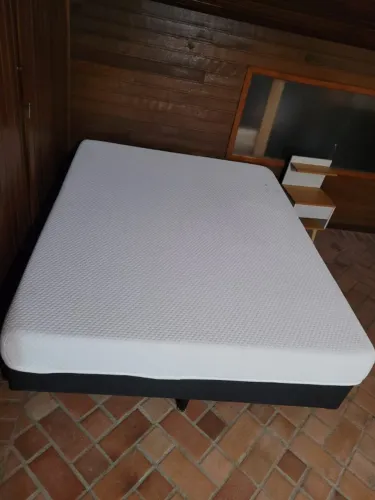 Cama box queen Emma 158x198, com colchão, conservada