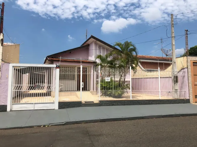 Casa para Locação em Bauru, Jardim Bela Vista, 2 dormitórios, 2 banheiros, 3 vagas