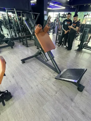 Hack Squat Profissional - Equipamento de Academia - Excelente Estado