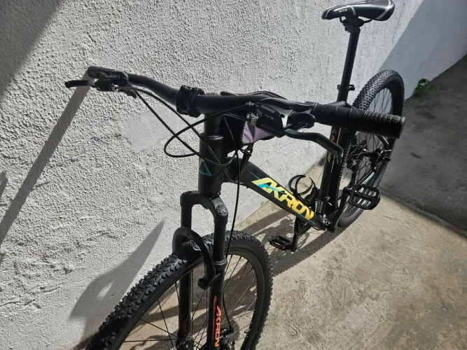 Bicicleta Akron aro 29 Shimano 21 Quadro 21