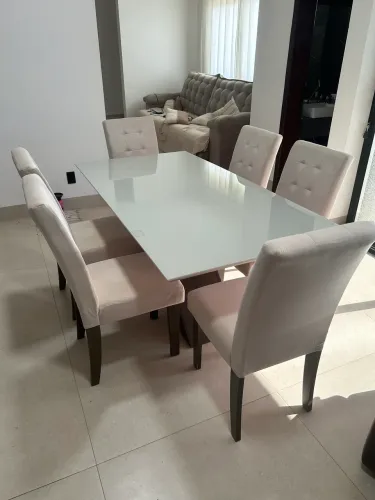 ? MESA DE JANTAR 6 LUGARES COM TAMPO DE VIDRO FOSCO ?