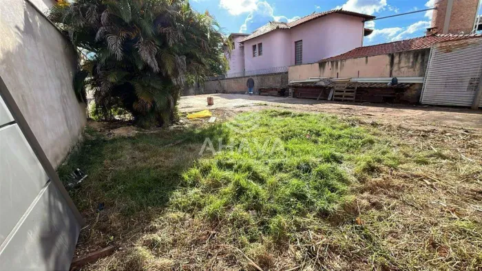 Lote à Venda com 360m² no Santa Mônica Próximo à Rua Doutor Álvaro Camargos