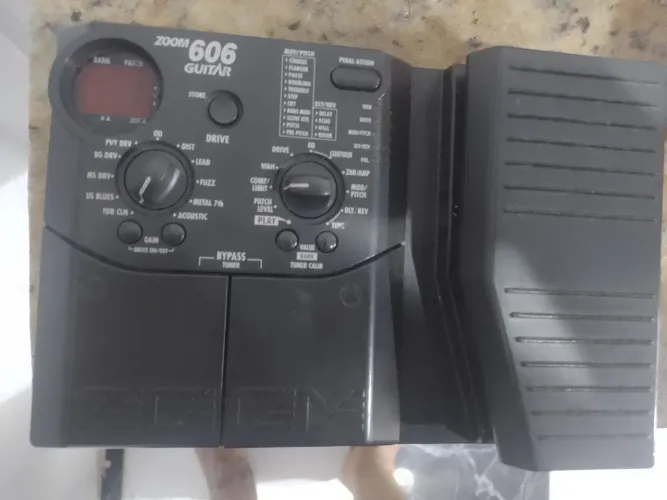 Pedaleira  guitarra zoom 606