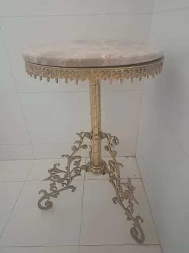 Mesa de bronze com marmore 