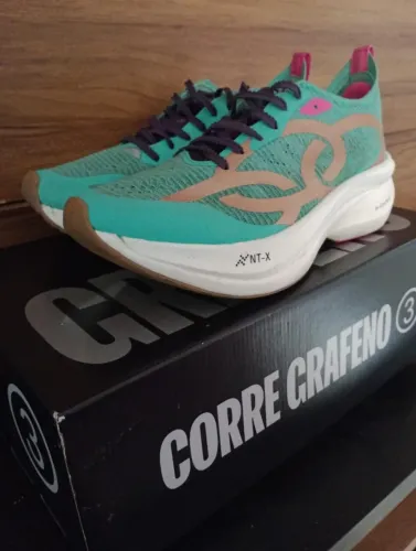 Corre grafeno 3, quase novo, menos de 20 km usado! N°39