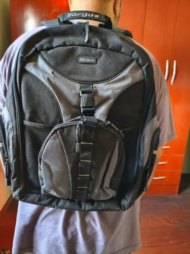 Mochila Para Notebook Targus Preta e Cinza - Reforçada / Espaçosa