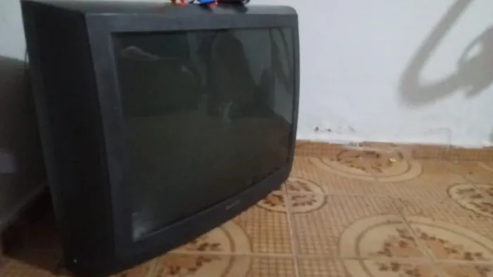 Vende-se TV tubão $80,00 faltando só o cabo