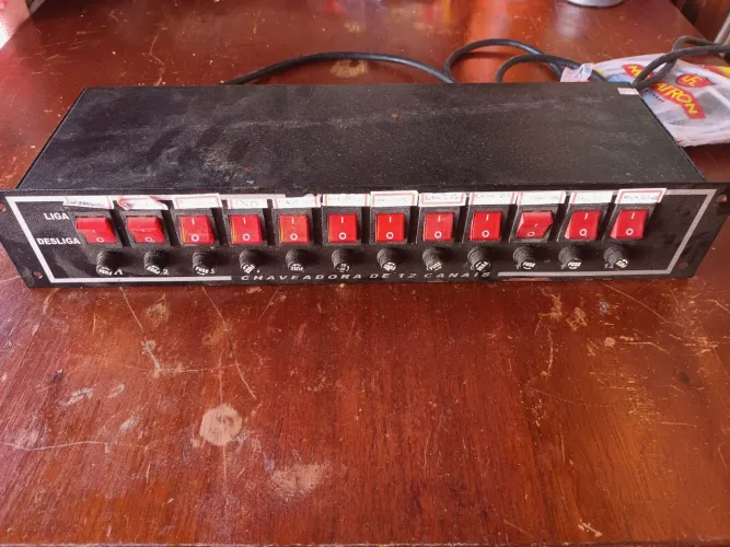 Mesa chaveadora de 12 pontos 