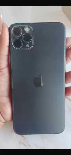 Vende -se celular semi novo ,pra vender hoje no precinho