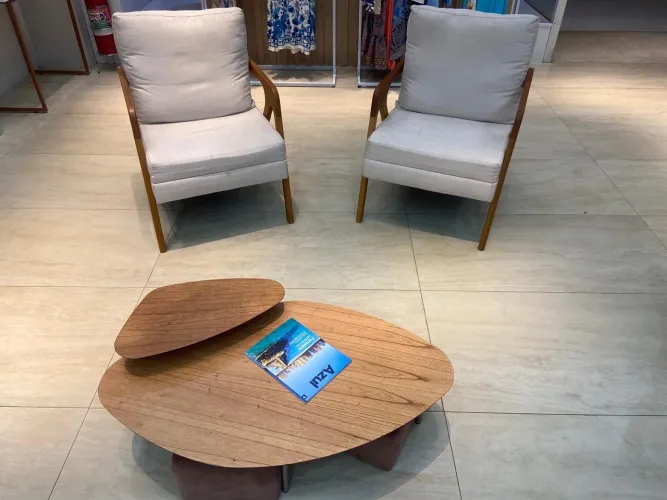 Poltronas + mesinhas de centro