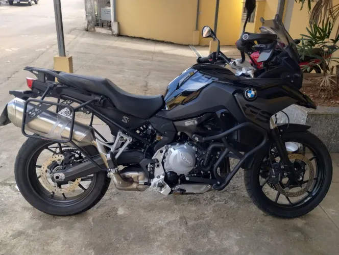 BMW F750 GS PREMIUM, 2023, COM APENAS 5800 KMS, EQUIPADA COM KIT BAIXO DE FÁBRICA.
